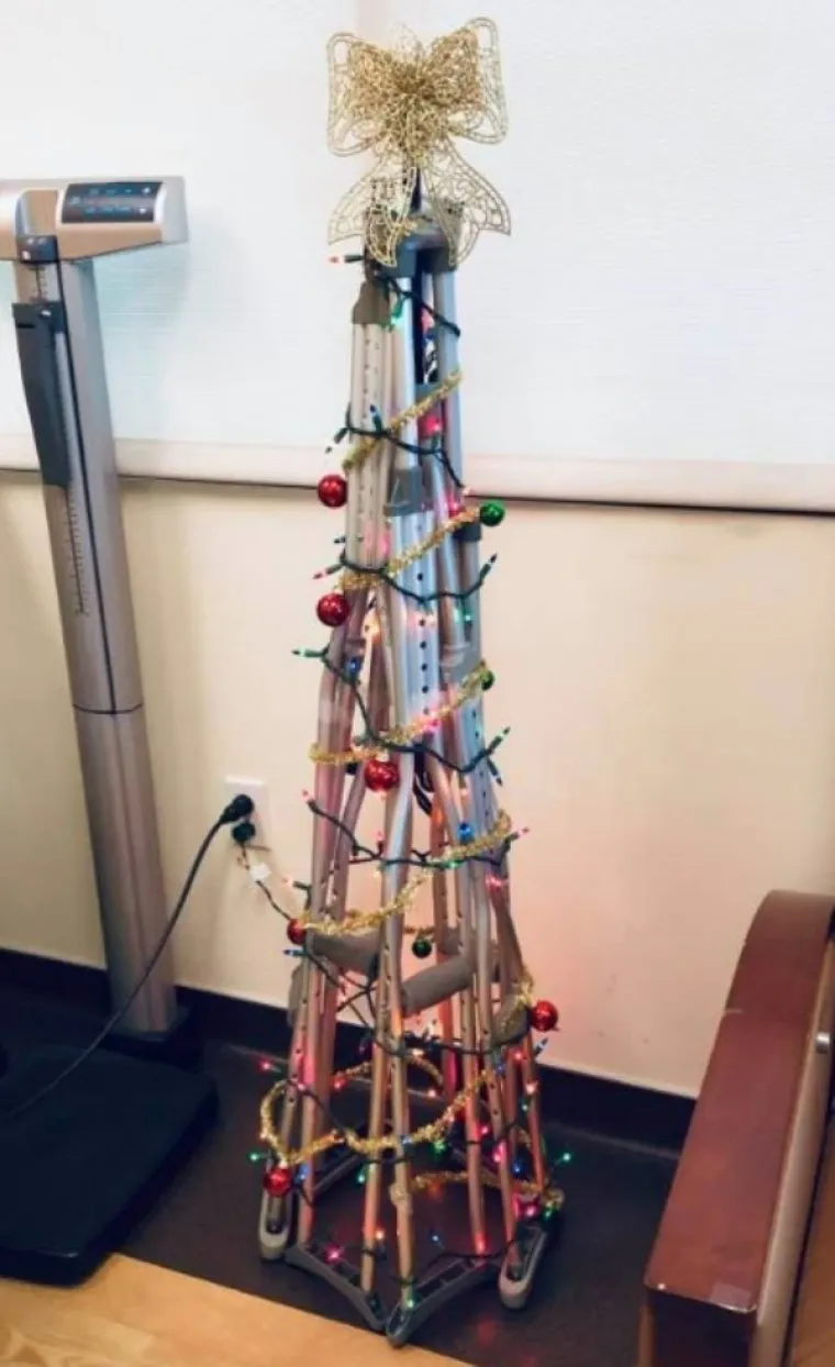 I U TE&Scaron;KIM VREMENIMA BOŽIĆNA ČAROLIJA NE UMIRE: Pogledajte kako su bolnice okitile svoje odjele