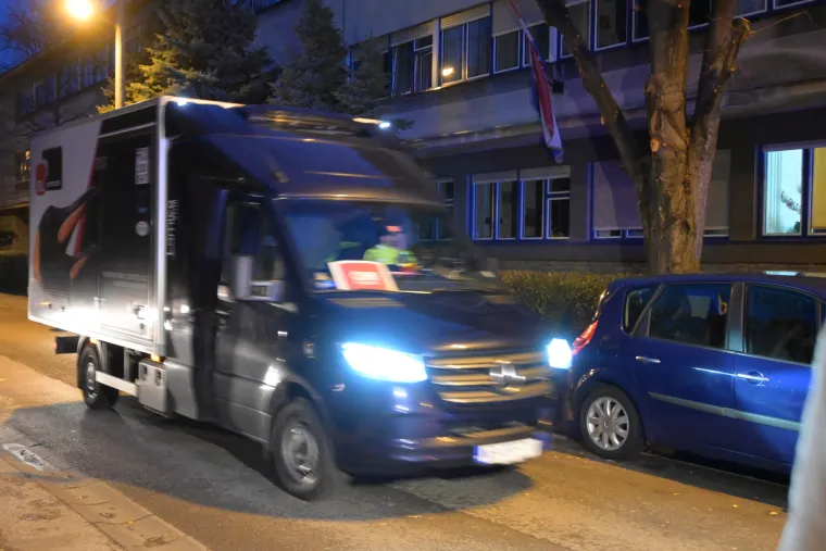 Capak u svitanje dočekao cjepivo! Prve doze stigle u pratnji policije jer se radi o nacionalnoj sigurnosti