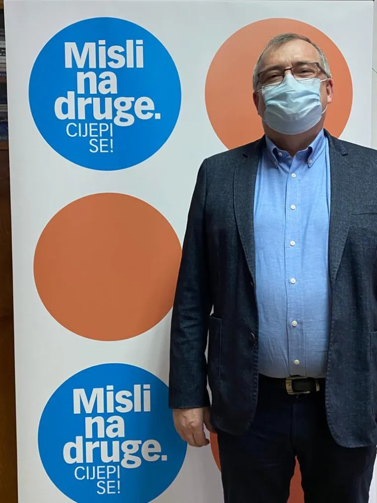 Capak u svitanje dočekao cjepivo! Prve doze stigle u pratnji policije jer se radi o nacionalnoj sigurnosti