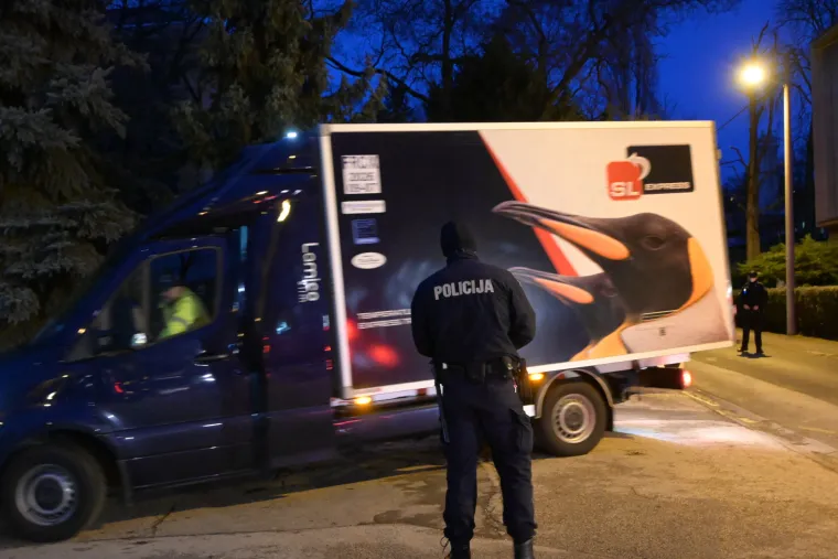 Capak u svitanje dočekao cjepivo! Prve doze stigle u pratnji policije jer se radi o nacionalnoj sigurnosti