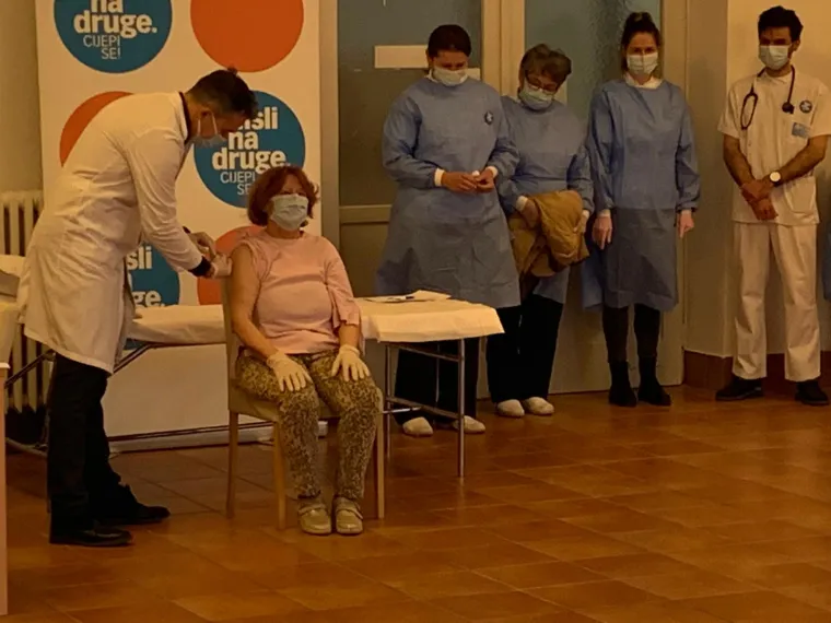 Ona je prva osoba u Hrvatskoj koja se cijepila protiv COVID-19! Pogledajte taj povijesni trenutak