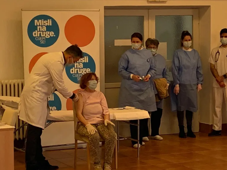 Ona je prva osoba u Hrvatskoj koja se cijepila protiv COVID-19! Pogledajte taj povijesni trenutak