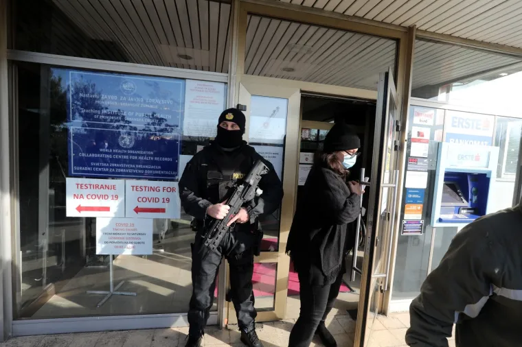 Duge cijevi: Pogledajte pod kakvim jakim osiguranjem se cjepivo razvozi diljem Hrvatske!