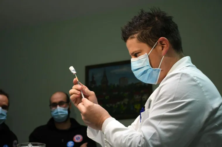 Nada protiv pandemije: Počelo cijepljenje zdravstvenih djelatnika i građana u Hrvatskoj