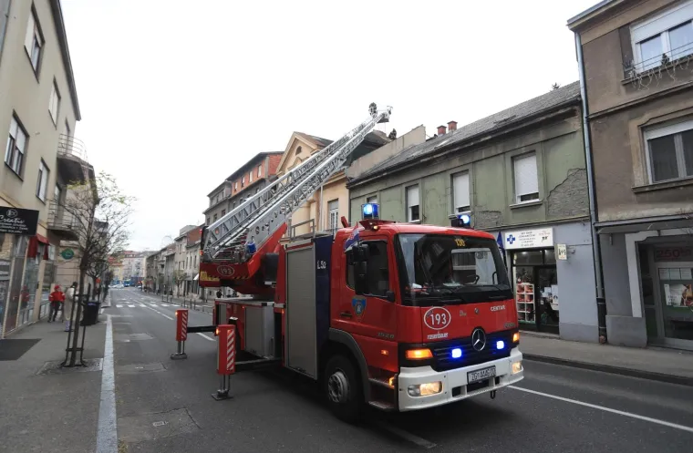 Brojni građani &scaron;irom Hrvatske osjetili su potres zbog kojeg je i u Zagrebu nastala &scaron;teta
