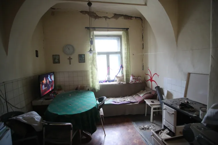 Na baku Ankicu padali su dijelovi stropa dok je spavala, jedva pobjegla: 'Ne znam hoću li moći vi&scaron;e ovdje živjeti'