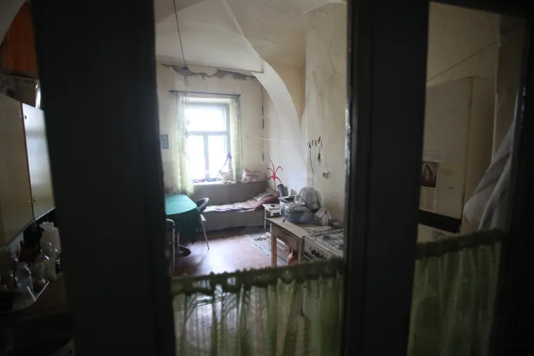 Na baku Ankicu padali su dijelovi stropa dok je spavala, jedva pobjegla: 'Ne znam hoću li moći vi&scaron;e ovdje živjeti'