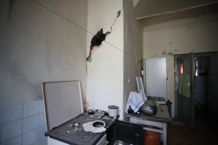 Na baku Ankicu padali su dijelovi stropa dok je spavala, jedva pobjegla: 'Ne znam hoću li moći vi&scaron;e ovdje živjeti'