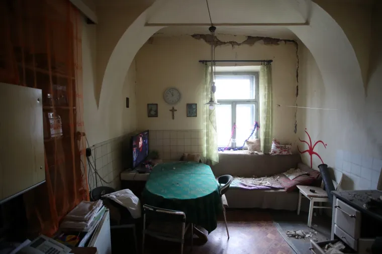 Na baku Ankicu padali su dijelovi stropa dok je spavala, jedva pobjegla: 'Ne znam hoću li moći vi&scaron;e ovdje živjeti'