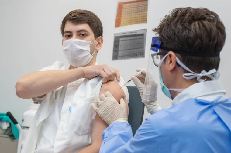 POČELO JE CIJEPLJENJE U DUBROVAČKO-NERETVANSKOJ ŽUPANIJI: Među prvima se cijepio ravnatelj bolnice Marijo Bekić