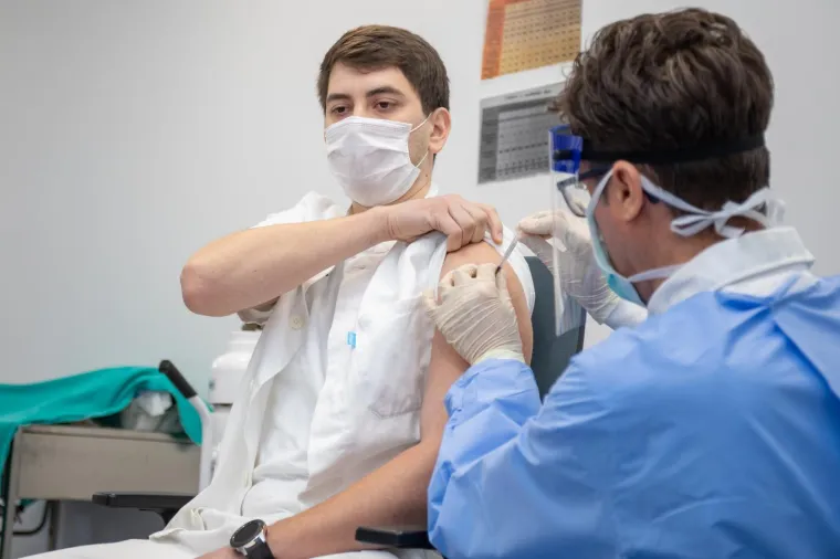 POČELO JE CIJEPLJENJE U DUBROVAČKO-NERETVANSKOJ ŽUPANIJI: Među prvima se cijepio ravnatelj bolnice Marijo Bekić