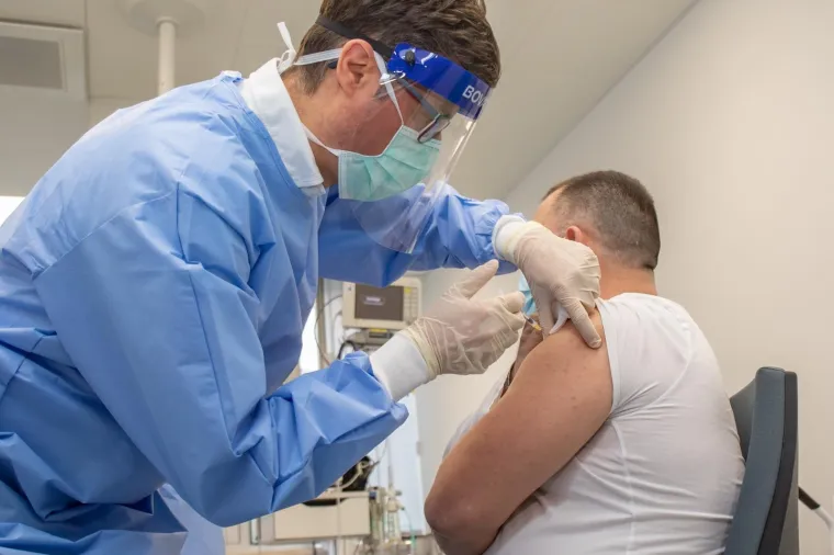 POČELO JE CIJEPLJENJE U DUBROVAČKO-NERETVANSKOJ ŽUPANIJI: Među prvima se cijepio ravnatelj bolnice Marijo Bekić