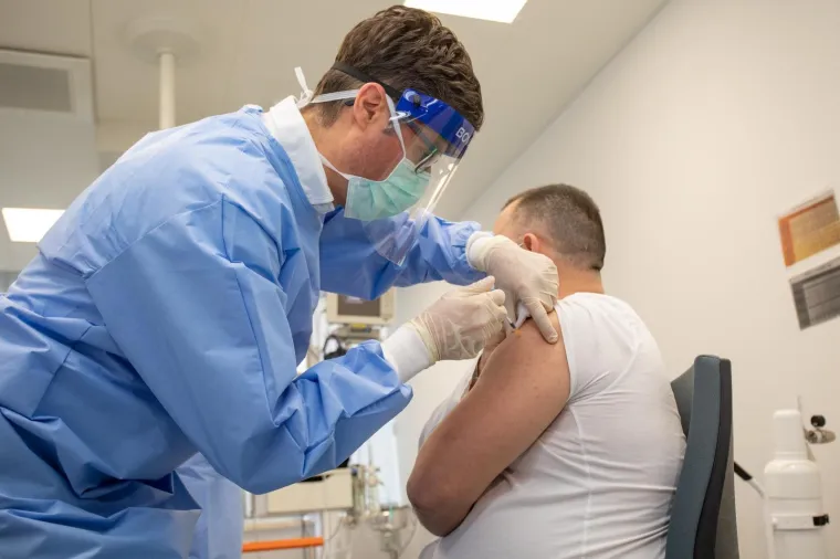 POČELO JE CIJEPLJENJE U DUBROVAČKO-NERETVANSKOJ ŽUPANIJI: Među prvima se cijepio ravnatelj bolnice Marijo Bekić