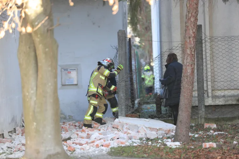 Stra&scaron;ne posljedice razornog potresa: Petrinja izgleda kao u ratu, dijelovi grada sravnjeni sa zemljom, ljudi su pod ru&scaron;evinama
