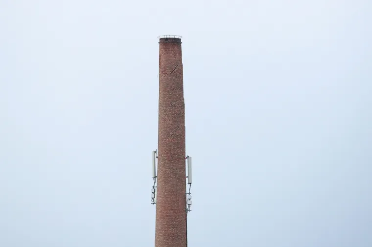 Dimnjaci ciglane na Črnomercu vidno su o&scaron;tećeni od potresa, te prijete uru&scaron;avanjem