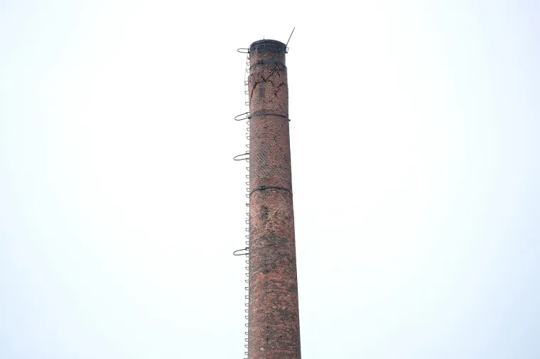 Dimnjaci ciglane na Črnomercu vidno su o&scaron;tećeni od potresa, te prijete uru&scaron;avanjem
