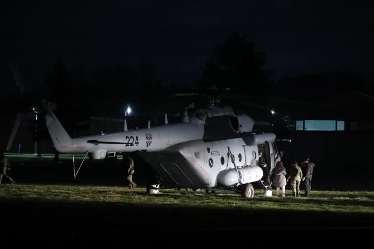 Vojnim helikopterima prevoze nepokretne osobe iz Petrinje u Zagreb