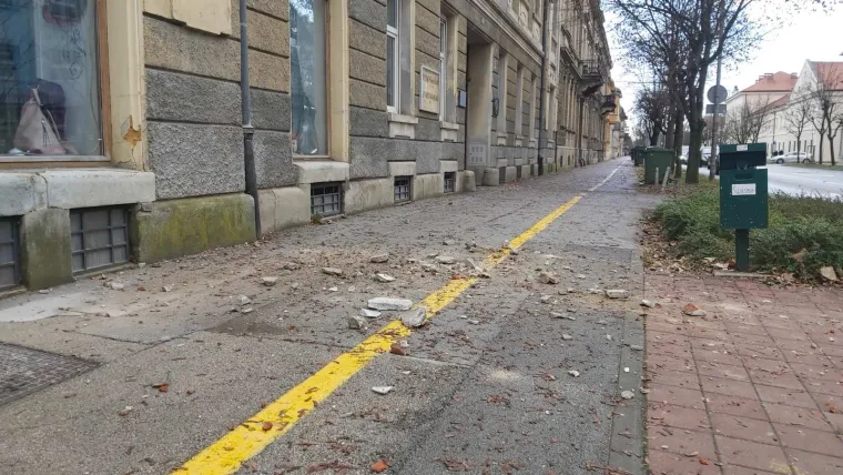 Hrvatsku je pogodio potres od 6,2 stupnja Richtera: Građani su iza&scaron;li na ulice