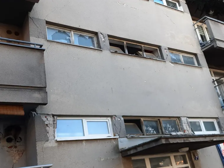 Hrvatsku je pogodio potres od 6,2 stupnja Richtera: Građani su iza&scaron;li na ulice