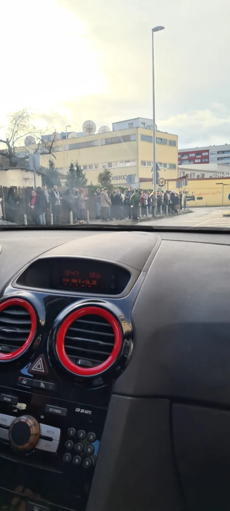 Hrvatsku je pogodio potres od 6,2 stupnja Richtera: Građani su iza&scaron;li na ulice