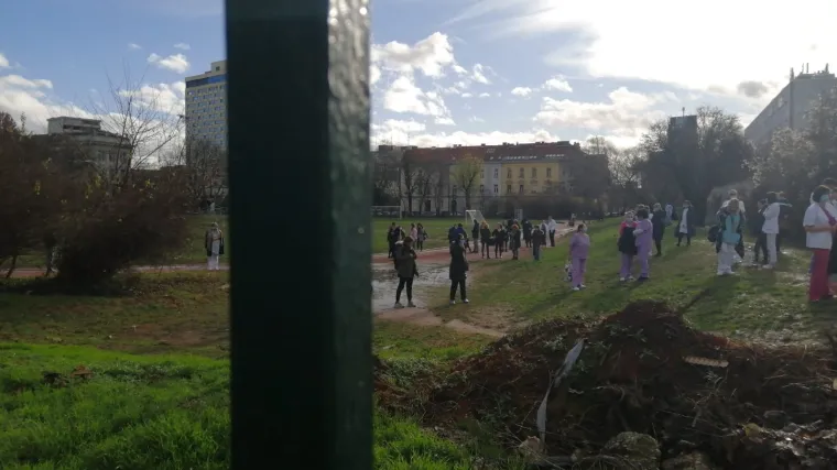 Hrvatsku je pogodio potres od 6,2 stupnja Richtera: Građani su iza&scaron;li na ulice