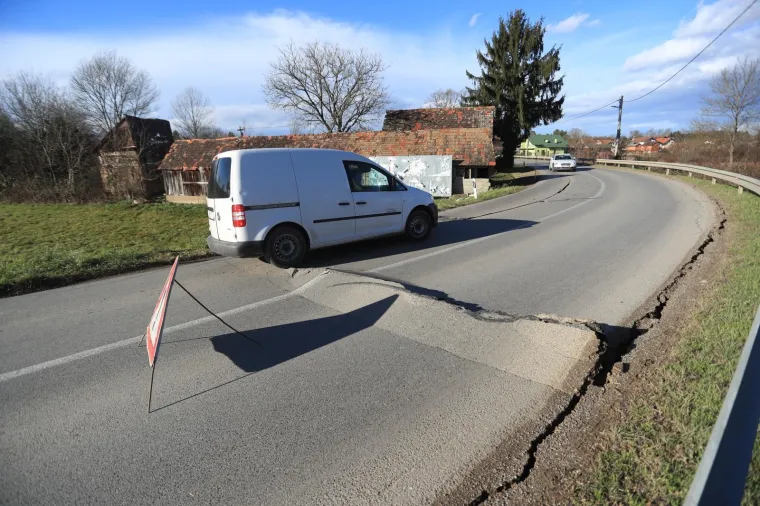 STRA&Scaron;NI PRIZORI: Posljedice razornog potresa u Petrinji, grad je razru&scaron;en