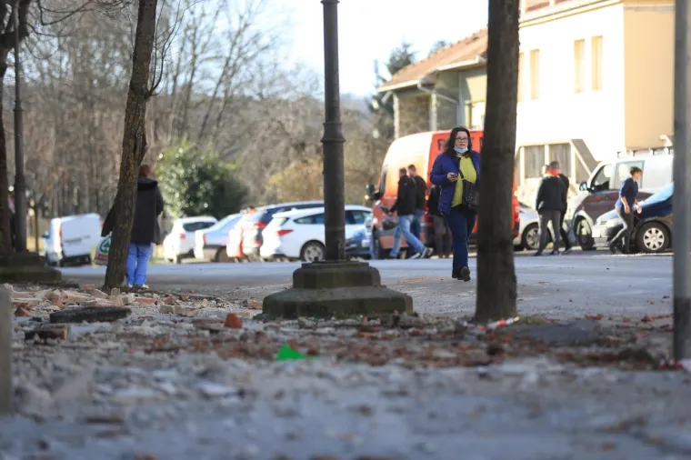 STRA&Scaron;NI PRIZORI: Posljedice razornog potresa u Petrinji, grad je razru&scaron;en
