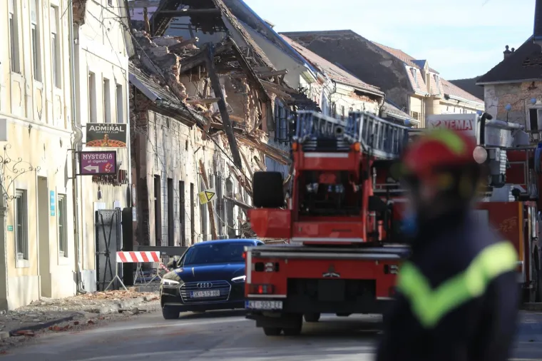 STRA&Scaron;NI PRIZORI: Posljedice razornog potresa u Petrinji, grad je razru&scaron;en