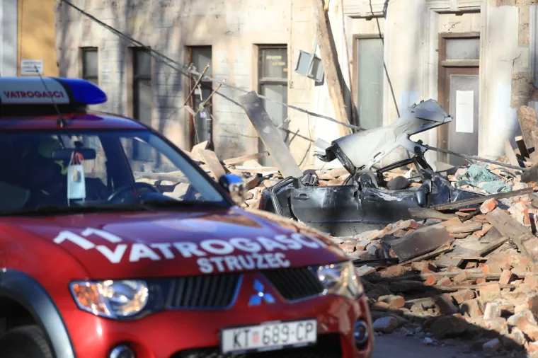 STRA&Scaron;NI PRIZORI: Posljedice razornog potresa u Petrinji, grad je razru&scaron;en