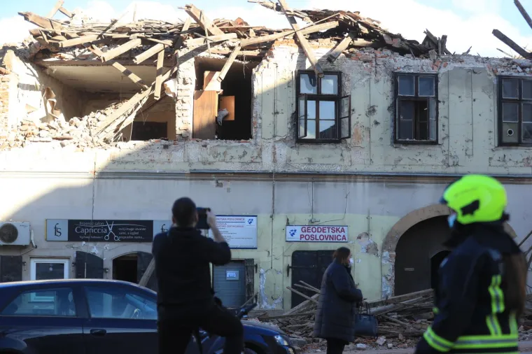 STRA&Scaron;NI PRIZORI: Posljedice razornog potresa u Petrinji, grad je razru&scaron;en