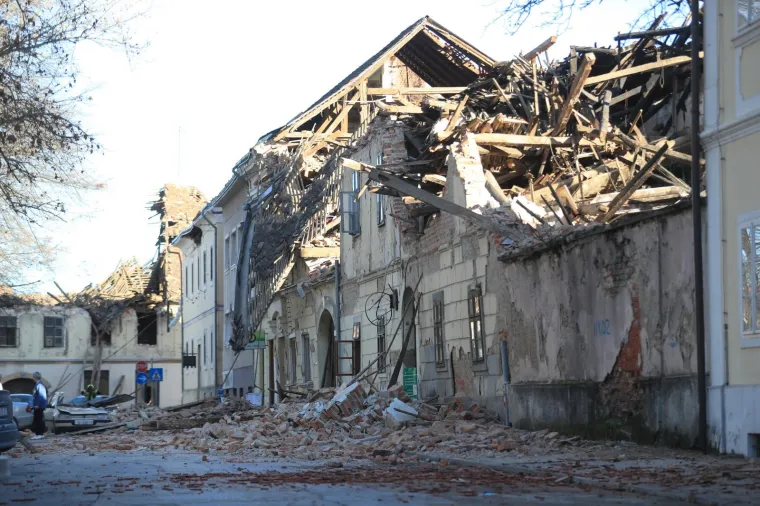 STRA&Scaron;NI PRIZORI: Posljedice razornog potresa u Petrinji, grad je razru&scaron;en