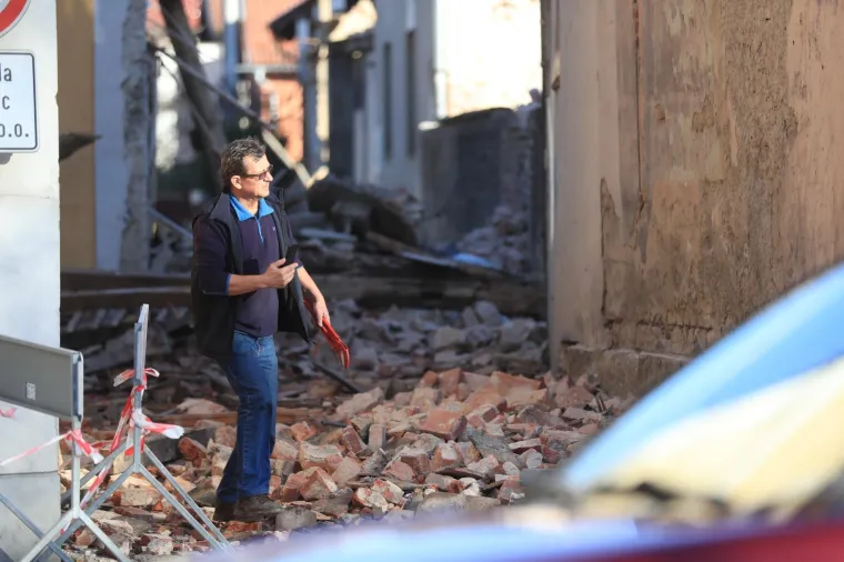 STRA&Scaron;NI PRIZORI: Posljedice razornog potresa u Petrinji, grad je razru&scaron;en