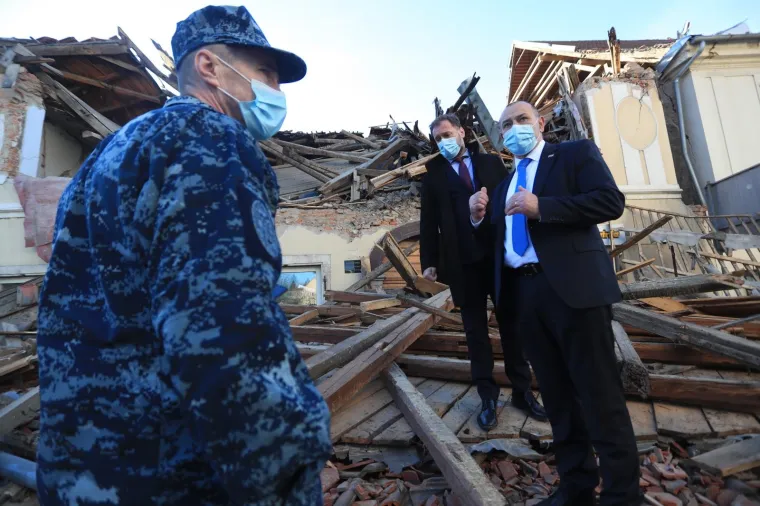STRA&Scaron;NI PRIZORI: Posljedice razornog potresa u Petrinji, grad je razru&scaron;en