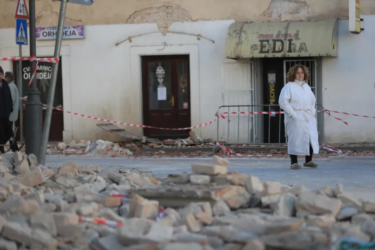 STRA&Scaron;NI PRIZORI: Posljedice razornog potresa u Petrinji, grad je razru&scaron;en