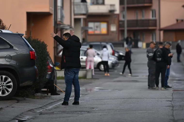 Ponovno je Zagreb i okolicu pogodio potres jačine 6,3, građani su izasli na ulice. Photo: Igor Soban/PIXSELL