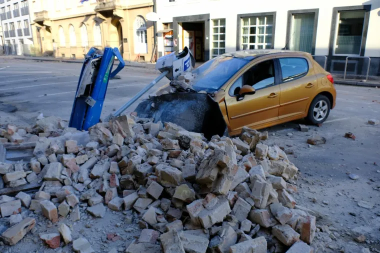 FOTOGALERIJA: Posljedice razornog potresa u Sisku