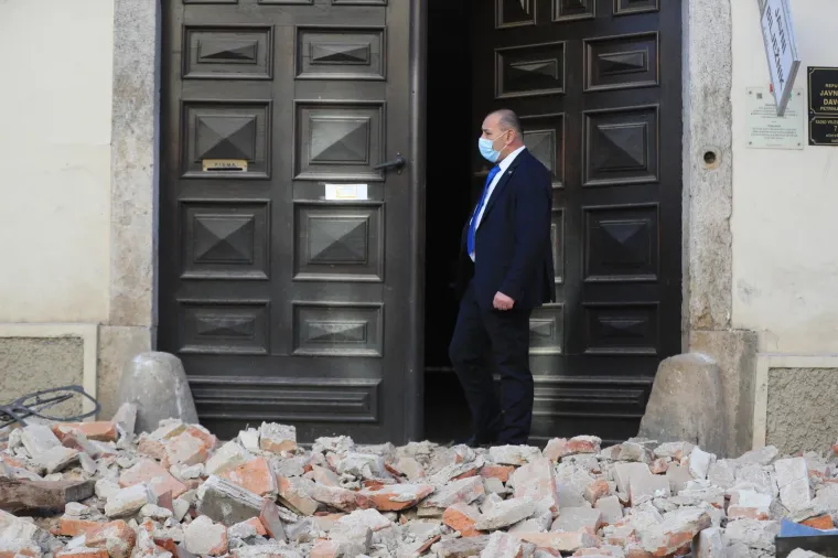 I ZAGREBU IMA &Scaron;TETE: Fao dio fasade s Ministarstva obrane; Liječnici i pacijenti nakon potresa izletjeli na ulicu
