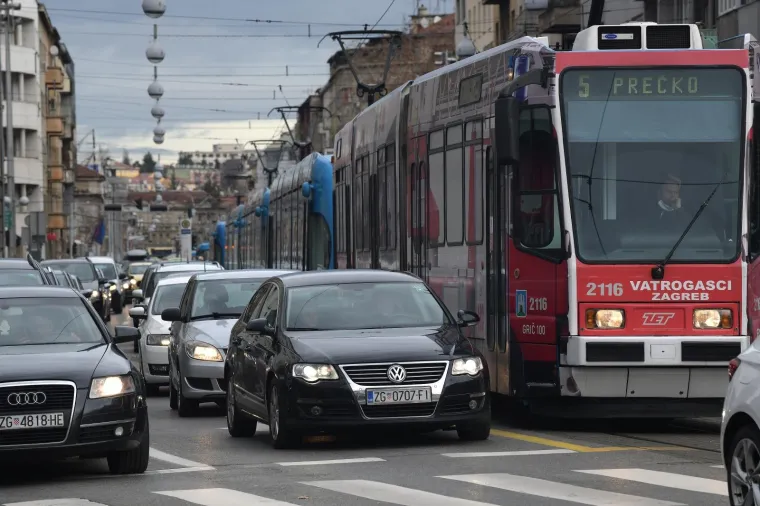 Nakon potresa velike prometne gužve i zastoj tramvaja u &Scaron;ubićevoj ulici