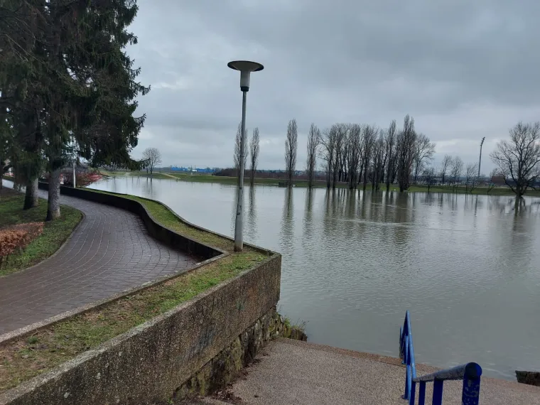 Vodostaj Korane u poslijednjih 24 sata porastao za 219 centimetara