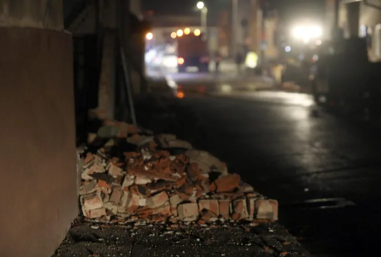 Jo&scaron; jedna neizvjesna noć pred građanima Siska, Petrinje, Gline i okolice. Foto: Marin Tironi/PIXSELL