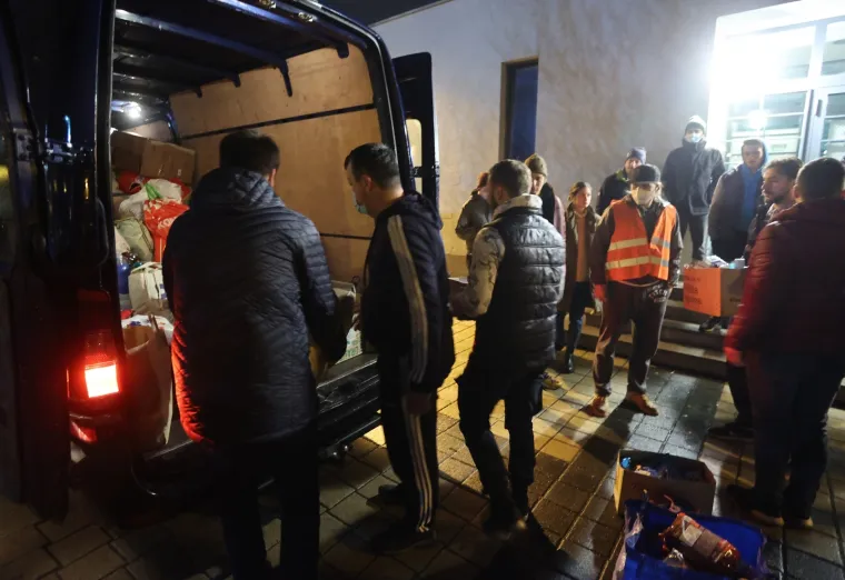 Zagreb - Hokeja&scaron;i prikupljaju pomoć  za Petrinju i Sisak. Foto: Marko Prpic/PIXSELL