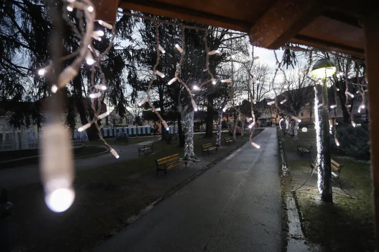 JUTRO NAKON RAZORNOG POTRESA KOJI JE ODNIO SEDAM ŽIVOTA: Ovako Petrinja izgleda danas...