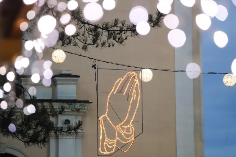 JUTRO NAKON RAZORNOG POTRESA KOJI JE ODNIO SEDAM ŽIVOTA: Ovako Petrinja izgleda danas...