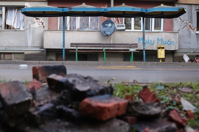 JUTRO NAKON RAZORNOG POTRESA KOJI JE ODNIO SEDAM ŽIVOTA: Ovako Petrinja izgleda danas...