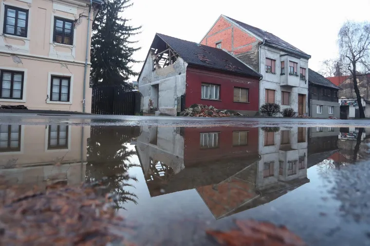 JUTRO NAKON RAZORNOG POTRESA KOJI JE ODNIO SEDAM ŽIVOTA: Ovako Petrinja izgleda danas...