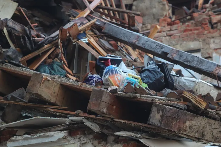 JUTRO NAKON RAZORNOG POTRESA KOJI JE ODNIO SEDAM ŽIVOTA: Ovako Petrinja izgleda danas...