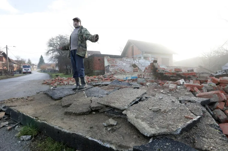 Novo Selo Glinsko - Posljedice jučerašnjeg potresa u Sisku. Snažan potres pogodio je jučer Hrvatsku, epicentar potresa magnitude 6.2 je bio 3 kilometra od Petrinje.
