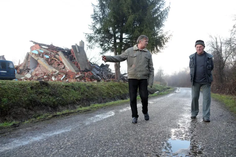 POGLEDAJTE MJESTO KOJE JE NAJTEŽE STRADALO: Užasni prizori razru&scaron;enih kuća u razornom potresu kod Petrinje