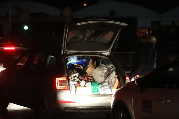 Hrvati opet pokazali veliko srce: Ovako izgleda drvni centar Glina gdje se sakuplja pomoć za stradale u potresu