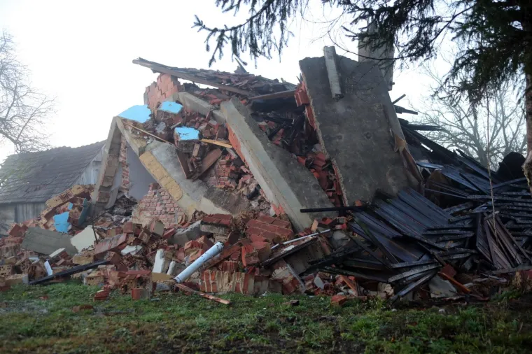 Ovo je kuća u kojoj je jučer smrtno stradao mu&scaron;karac u potresu